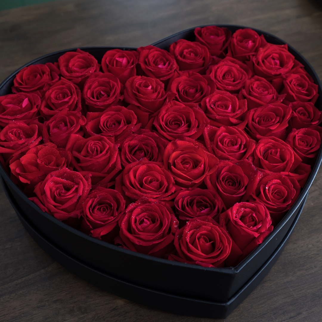กล่อง แดงโรแมนติก ดอกไม้หลัก กุหลาบ — ผลงานร้านดอกไม้ Sweetflower by Issaree — ภาพที่ 3 จาก 4