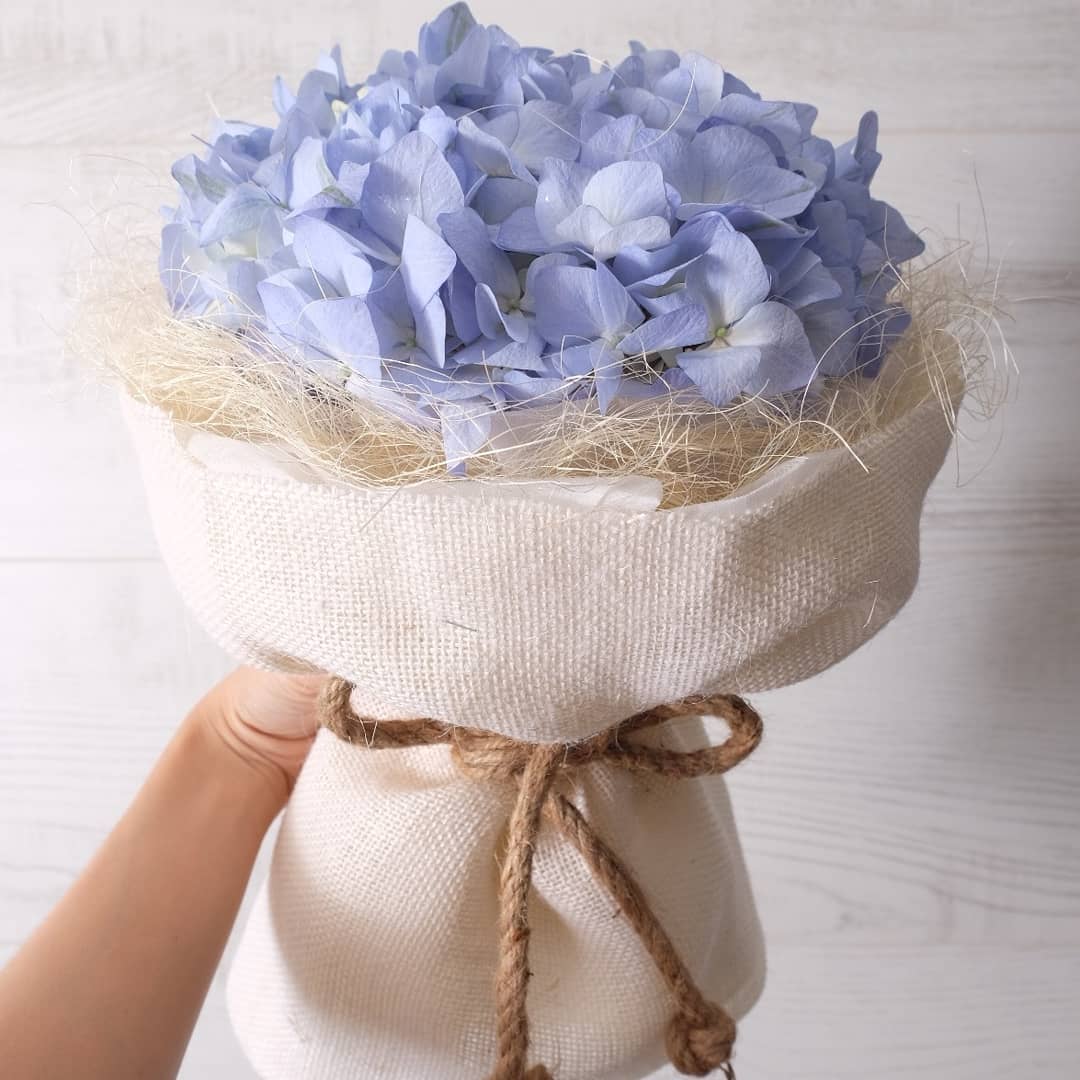 ช่อ ม่วง-ฟ้า หวาน ดอกไม้หลัก ไฮเดรนเยีย — ผลงานร้านดอกไม้ Sweetflower by Issaree — ภาพที่ 2 จาก 2