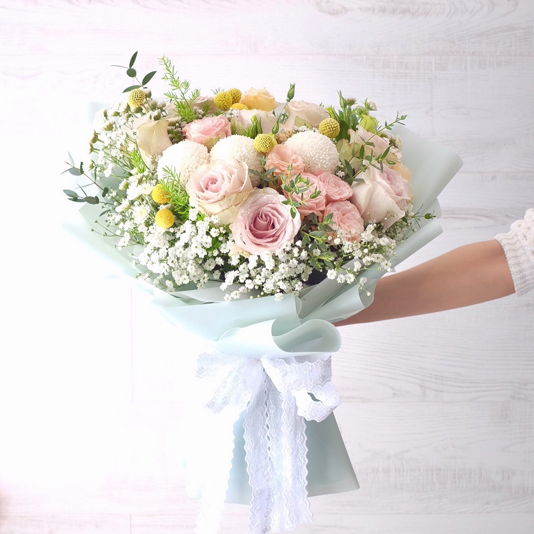 ช่อ พาสเทล หวาน ดอกไม้หลัก กุหลาบ เบญจมาศ/มัม คาร์เนชั่น — ผลงานร้านดอกไม้ Sweetflower by Issaree — ภาพที่ 2 จาก 2