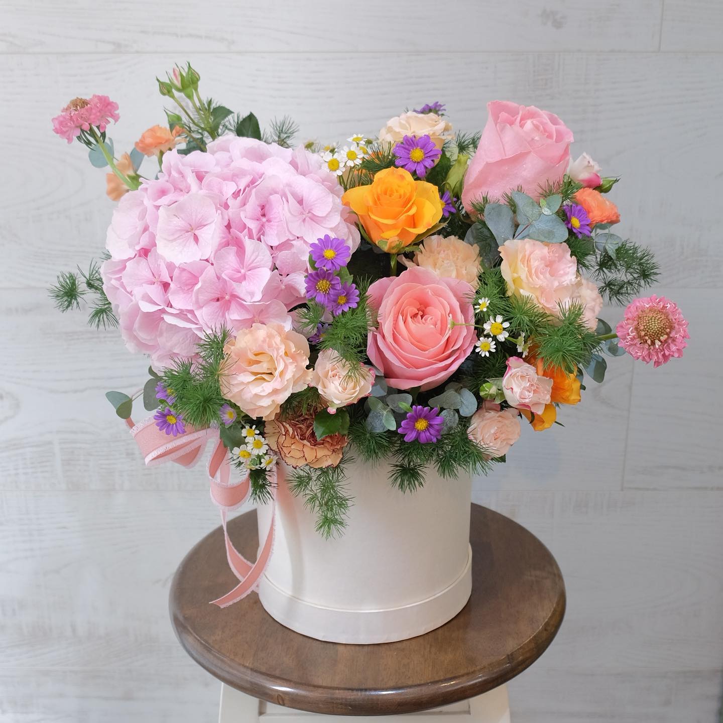 กล่อง พาสเทล หวาน ดอกไม้หลัก ไฮเดรนเยีย กุหลาบ คาร์เนชั่น — ผลงานร้านดอกไม้ Sweetflower by Issaree — ภาพที่ 4 จาก 6