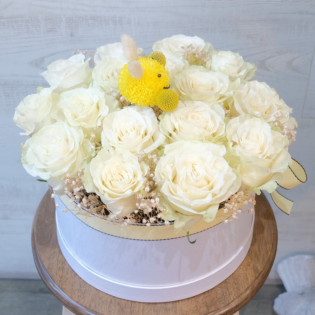 กล่อง เหลือง-ส้ม สดใส ดอกไม้หลัก กุหลาบ เบญจมาศ/มัม — ผลงานร้านดอกไม้ Sweetflower by Issaree — ภาพที่ 6 จาก 8