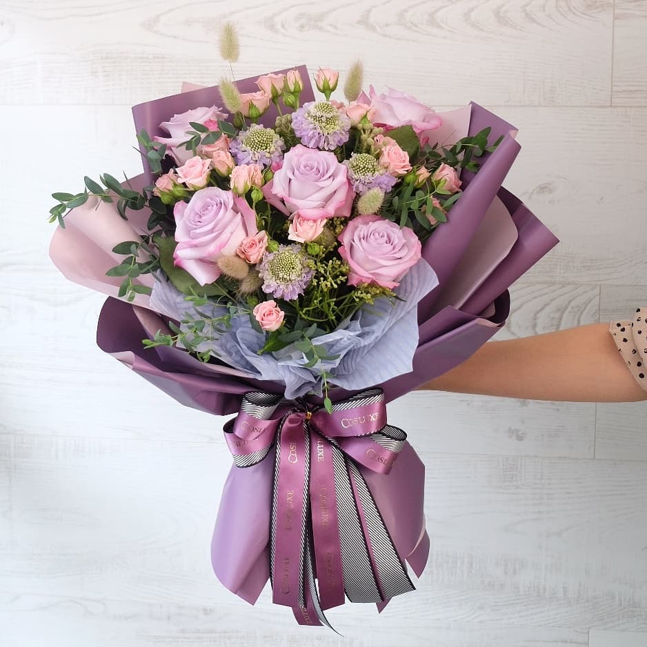 ช่อ ม่วง-ฟ้า หวาน ดอกไม้หลัก กุหลาบ คาร์เนชั่น เบญจมาศ/มัม — ผลงานร้านดอกไม้ Sweetflower by Issaree