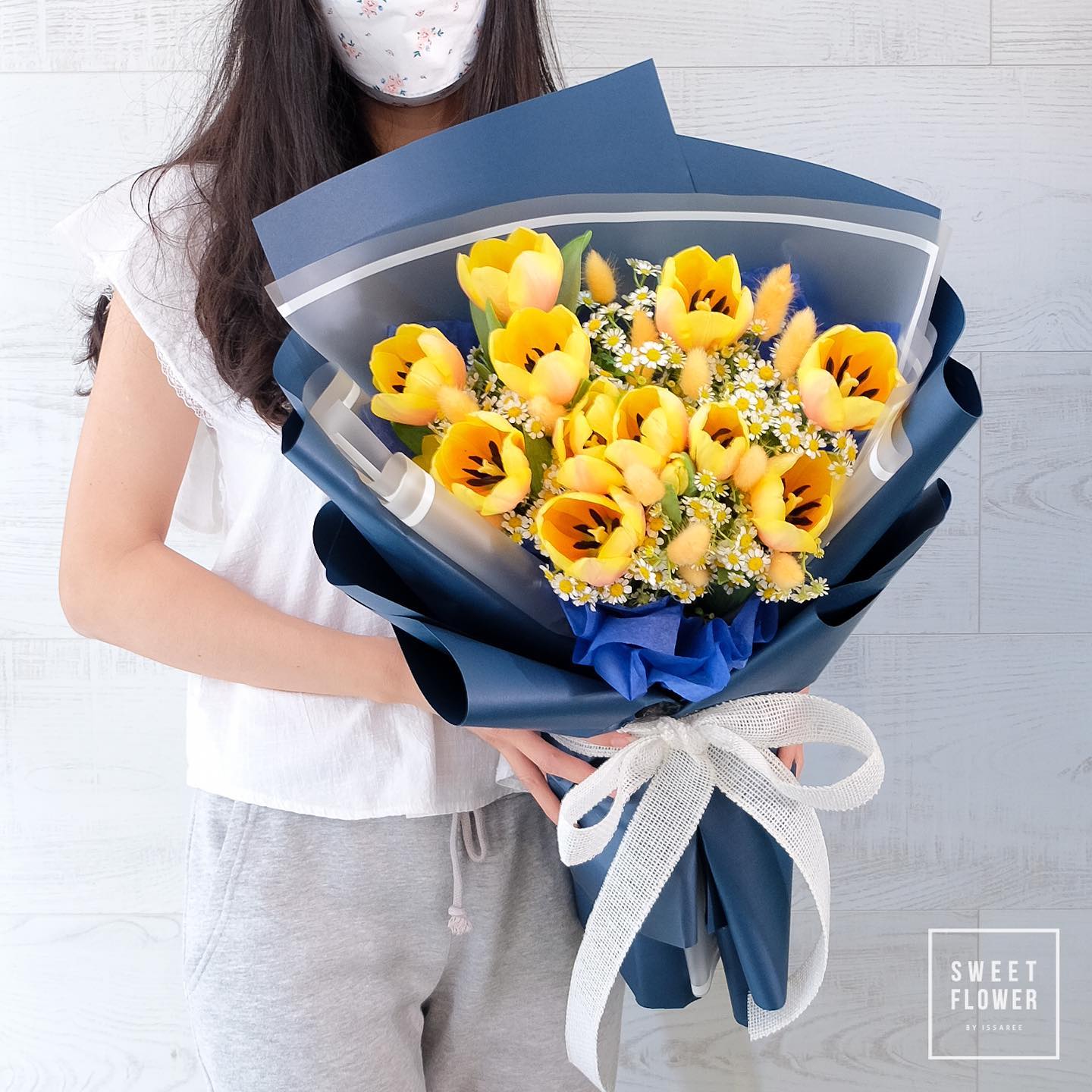 ช่อ เหลือง-ส้ม หวาน ดอกไม้หลัก ทิวลิป เดซี่/มาร์กาเร็ต — ผลงานร้านดอกไม้ Sweetflower by Issaree