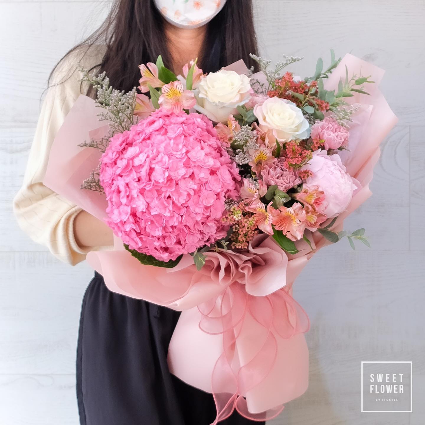ช่อ พาสเทล หวาน ดอกไม้หลัก ไฮเดรนเยีย กุหลาบ เยอบีร่า — ผลงานร้านดอกไม้ Sweetflower by Issaree — ภาพที่ 2 จาก 2