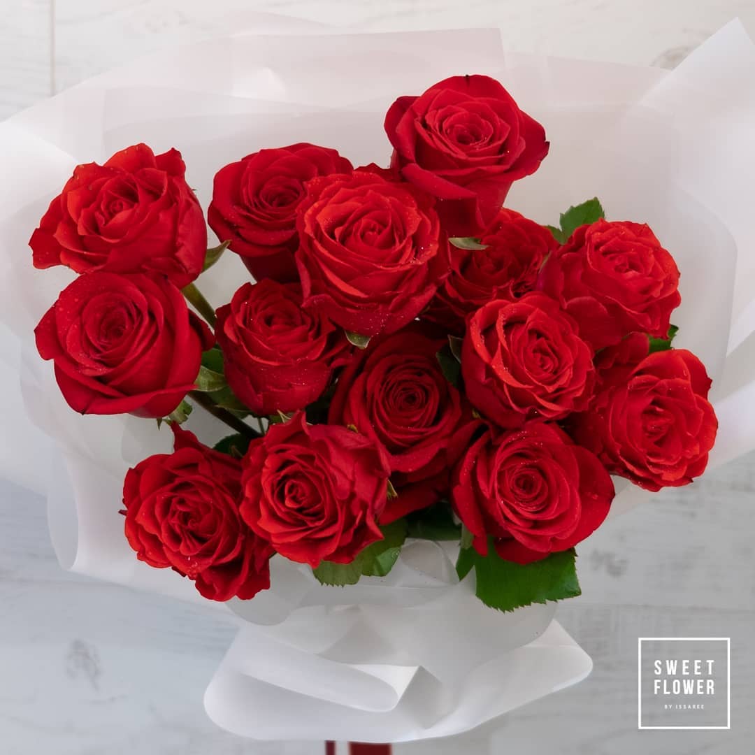 ช่อ แดงโรแมนติก คลาสสิก ดอกไม้หลัก กุหลาบ — ผลงานร้านดอกไม้ Sweetflower by Issaree — ภาพที่ 2 จาก 2