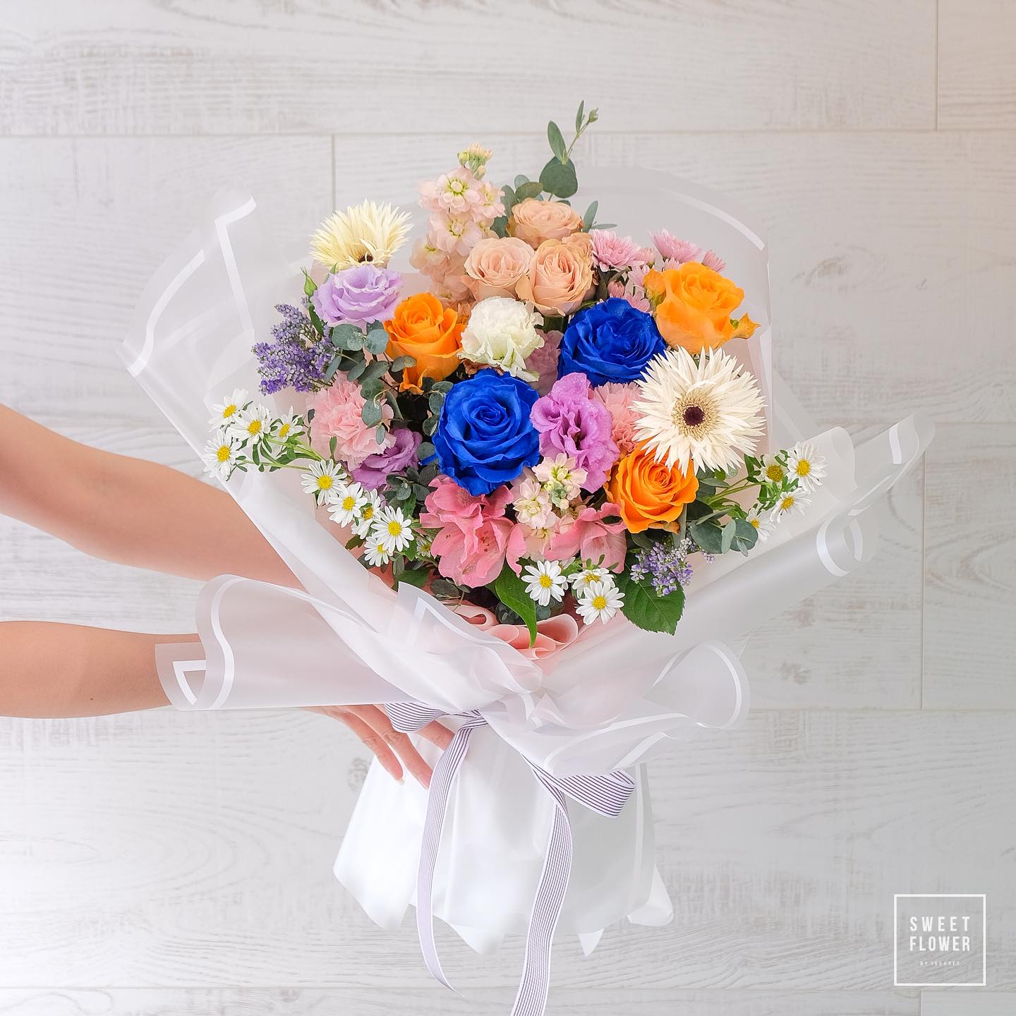 ช่อ หลากสี หวาน ดอกไม้หลัก กุหลาบ เดซี่/มาร์กาเร็ต คาร์เนชั่น — ผลงานร้านดอกไม้ Sweetflower by Issaree