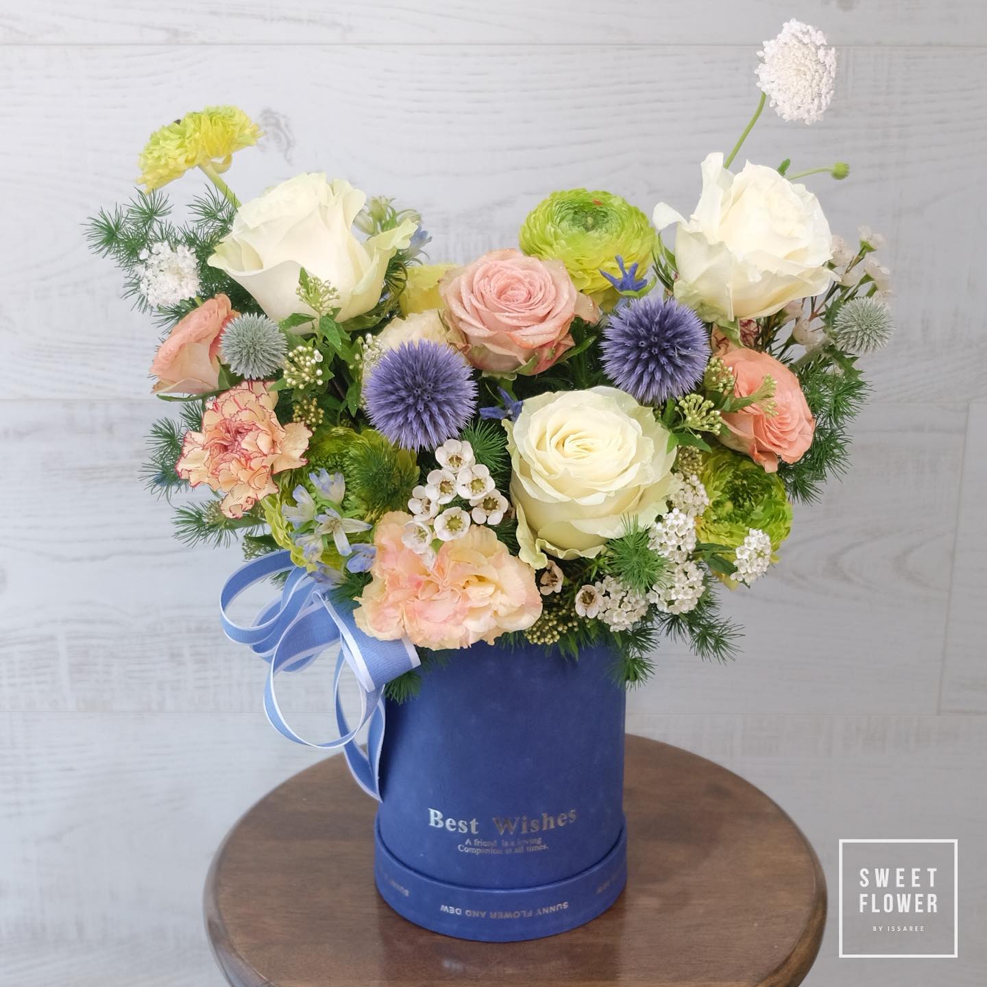 กล่อง หลากสี หวาน ดอกไม้หลัก กุหลาบ คาร์เนชั่น เบญจมาศ/มัม — ผลงานร้านดอกไม้ Sweetflower by Issaree — ภาพที่ 2 จาก 4