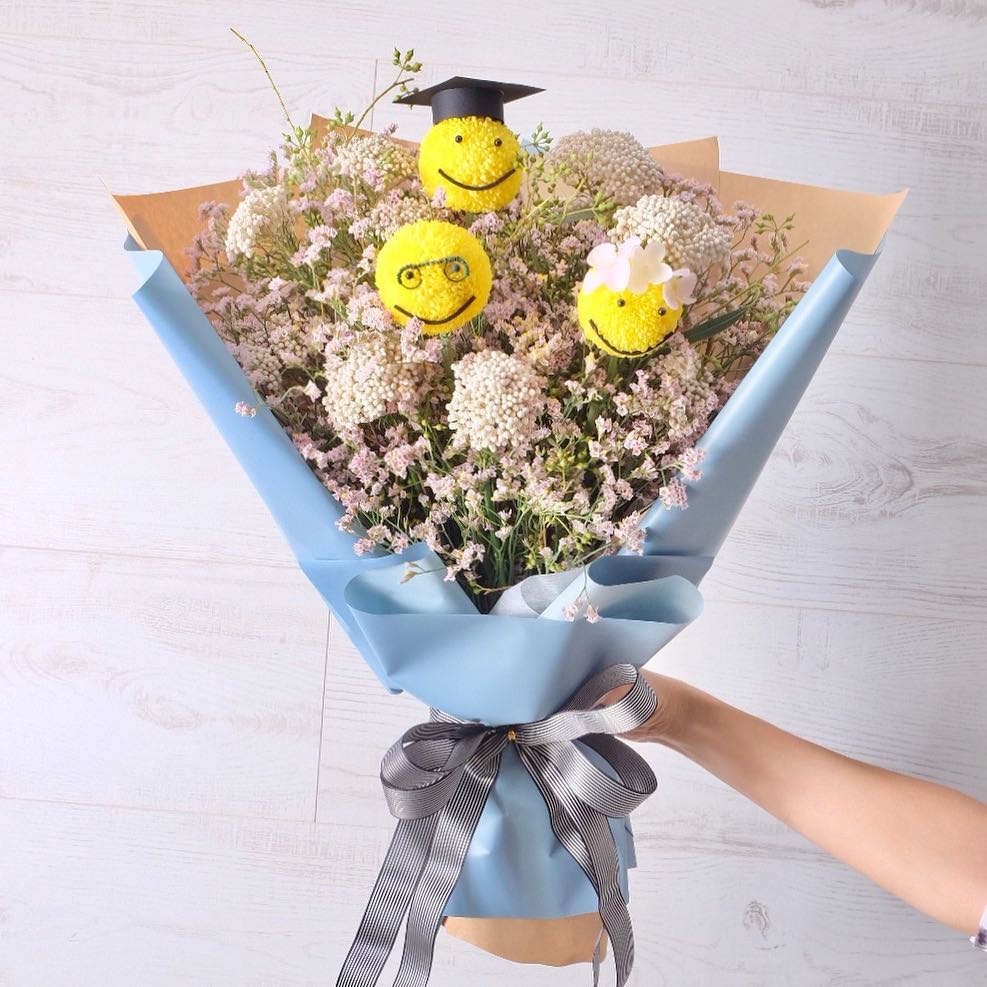 ช่อ ขาว-เขียว สดใส ดอกไม้หลัก เบบี้บรีธ/ยิปโซ เบญจมาศ/มัม — ผลงานร้านดอกไม้ Sweetflower by Issaree