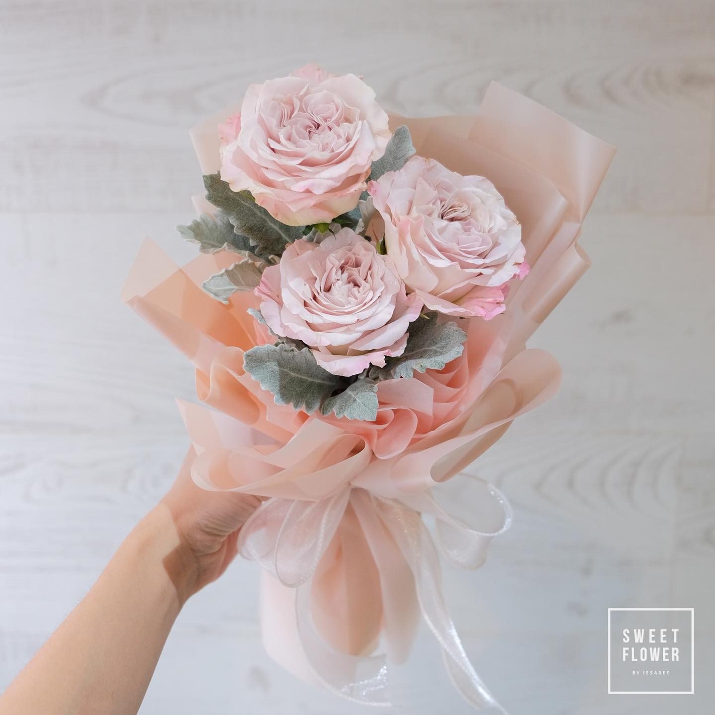 ช่อ พาสเทล หวาน ดอกไม้หลัก กุหลาบ ยูคาลิปตัส/ใบไม้ — ผลงานร้านดอกไม้ Sweetflower by Issaree