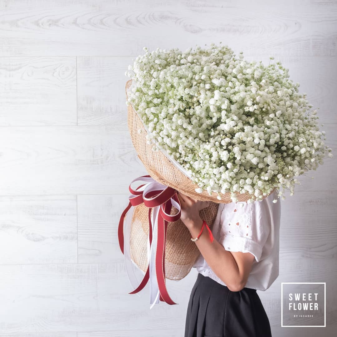 ช่อ ขาว-เขียว คลาสสิก ดอกไม้หลัก เบบี้บรีธ/ยิปโซ — ผลงานร้านดอกไม้ Sweetflower by Issaree