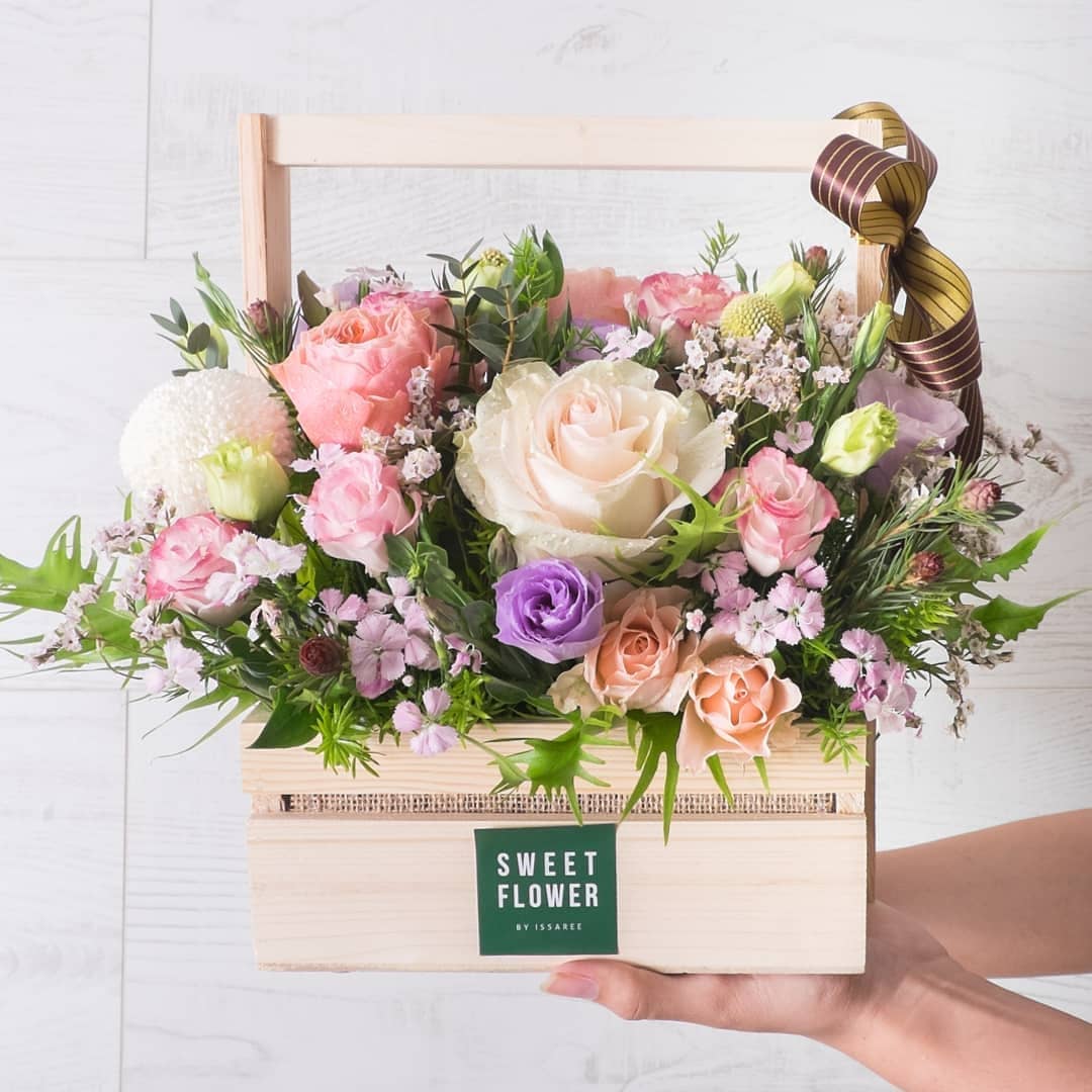 กล่อง พาสเทล หวาน ดอกไม้หลัก กุหลาบ คาร์เนชั่น — ผลงานร้านดอกไม้ Sweetflower by Issaree