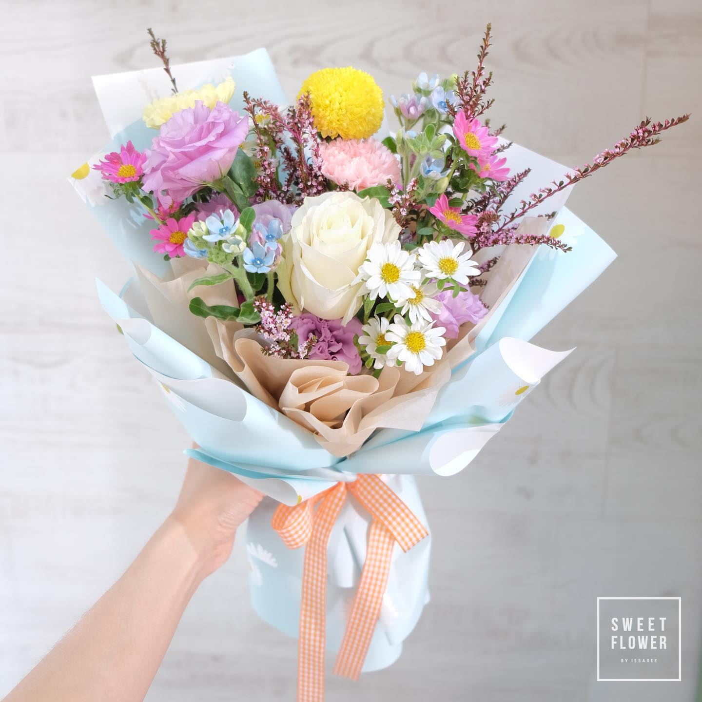 ช่อ หลากสี หวาน ดอกไม้หลัก กุหลาบ เดซี่/มาร์กาเร็ต เบญจมาศ/มัม — ผลงานร้านดอกไม้ Sweetflower by Issaree