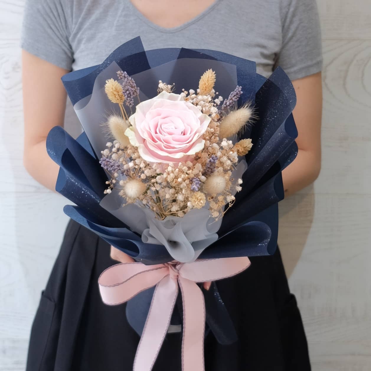 ช่อ พาสเทล หวาน ดอกไม้หลัก กุหลาบ เบบี้บรีธ/ยิปโซ ดอกไม้แห้ง — ผลงานร้านดอกไม้ Sweetflower by Issaree