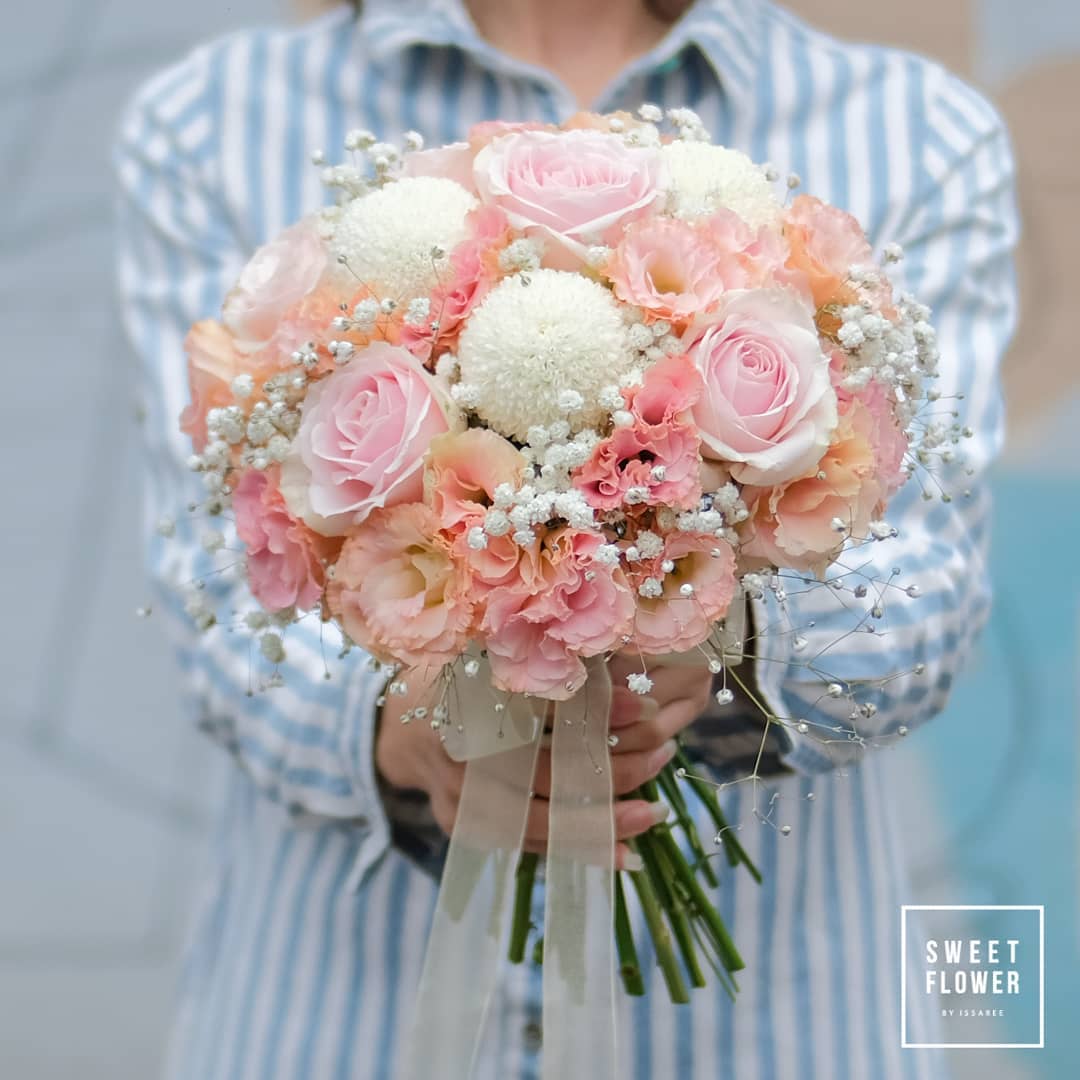 ช่อ พาสเทล หวาน ดอกไม้หลัก กุหลาบ คาร์เนชั่น เบญจมาศ/มัม — ผลงานร้านดอกไม้ Sweetflower by Issaree — ภาพที่ 2 จาก 4