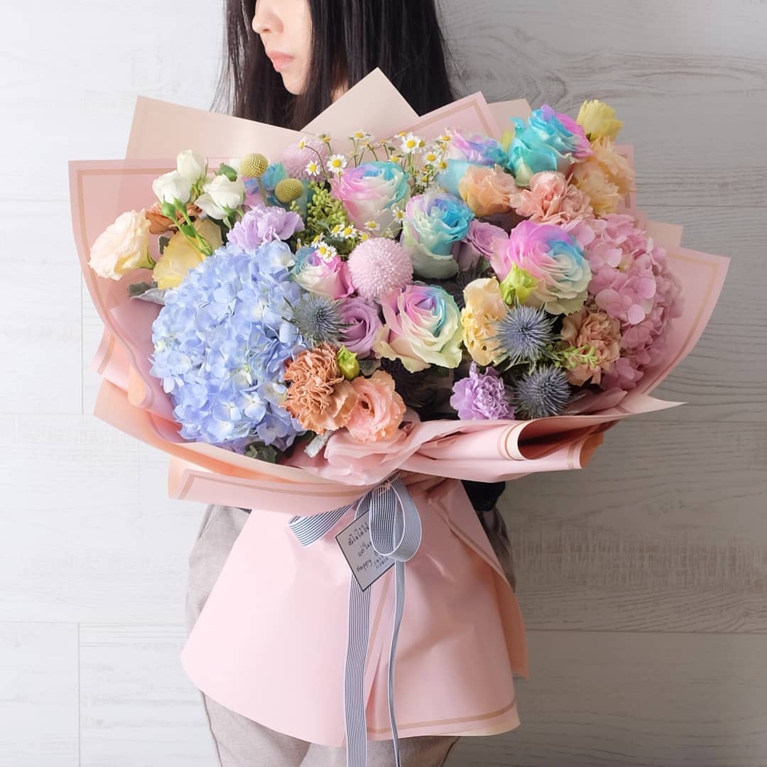 ช่อ หลากสี ดอกไม้หลัก ไฮเดรนเยีย กุหลาบ คาร์เนชั่น — ผลงานร้านดอกไม้ Sweetflower by Issaree — ภาพที่ 2 จาก 2