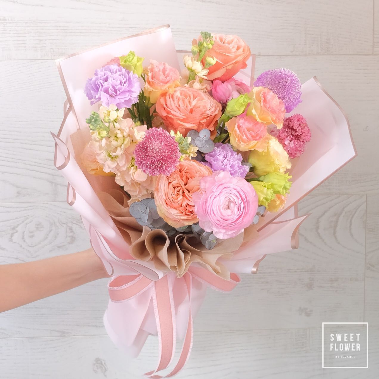ช่อ พาสเทล หวาน ดอกไม้หลัก กุหลาบ คาร์เนชั่น เบญจมาศ/มัม — ผลงานร้านดอกไม้ Sweetflower by Issaree