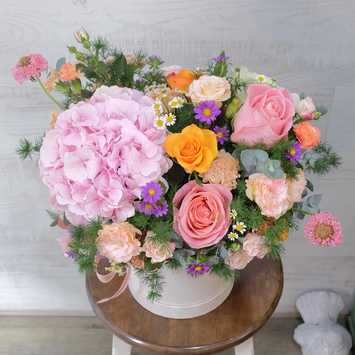 กล่อง พาสเทล หวาน ดอกไม้หลัก ไฮเดรนเยีย กุหลาบ คาร์เนชั่น — ผลงานร้านดอกไม้ Sweetflower by Issaree — ภาพที่ 5 จาก 6