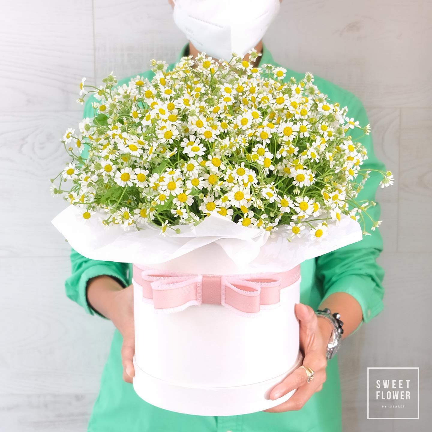 กล่อง เหลือง-ส้ม หวาน ดอกไม้หลัก เดซี่/มาร์กาเร็ต — ผลงานร้านดอกไม้ Sweetflower by Issaree