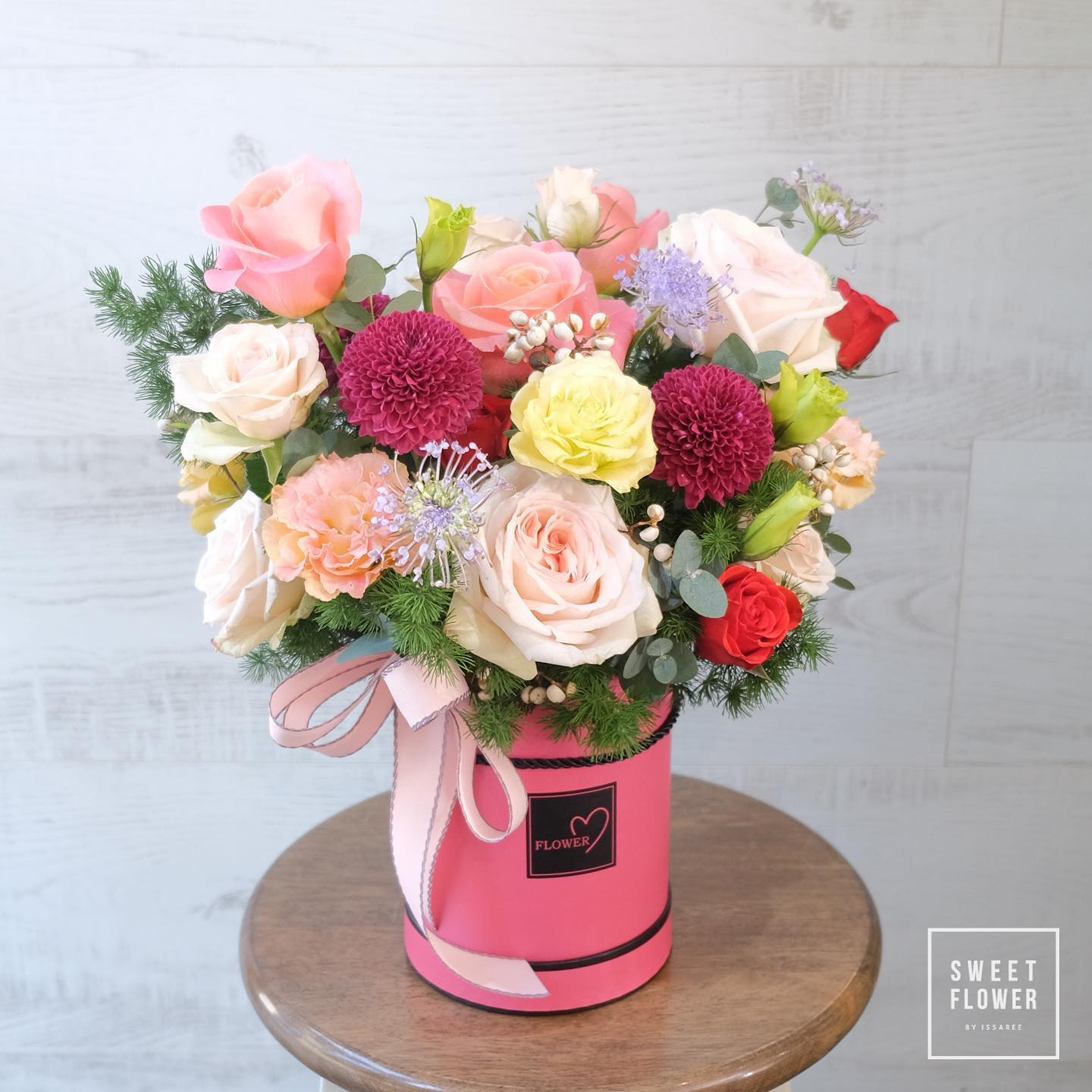 กล่อง หลากสี หวาน ดอกไม้หลัก กุหลาบ เบญจมาศ/มัม คาร์เนชั่น — ผลงานร้านดอกไม้ Sweetflower by Issaree — ภาพที่ 4 จาก 6