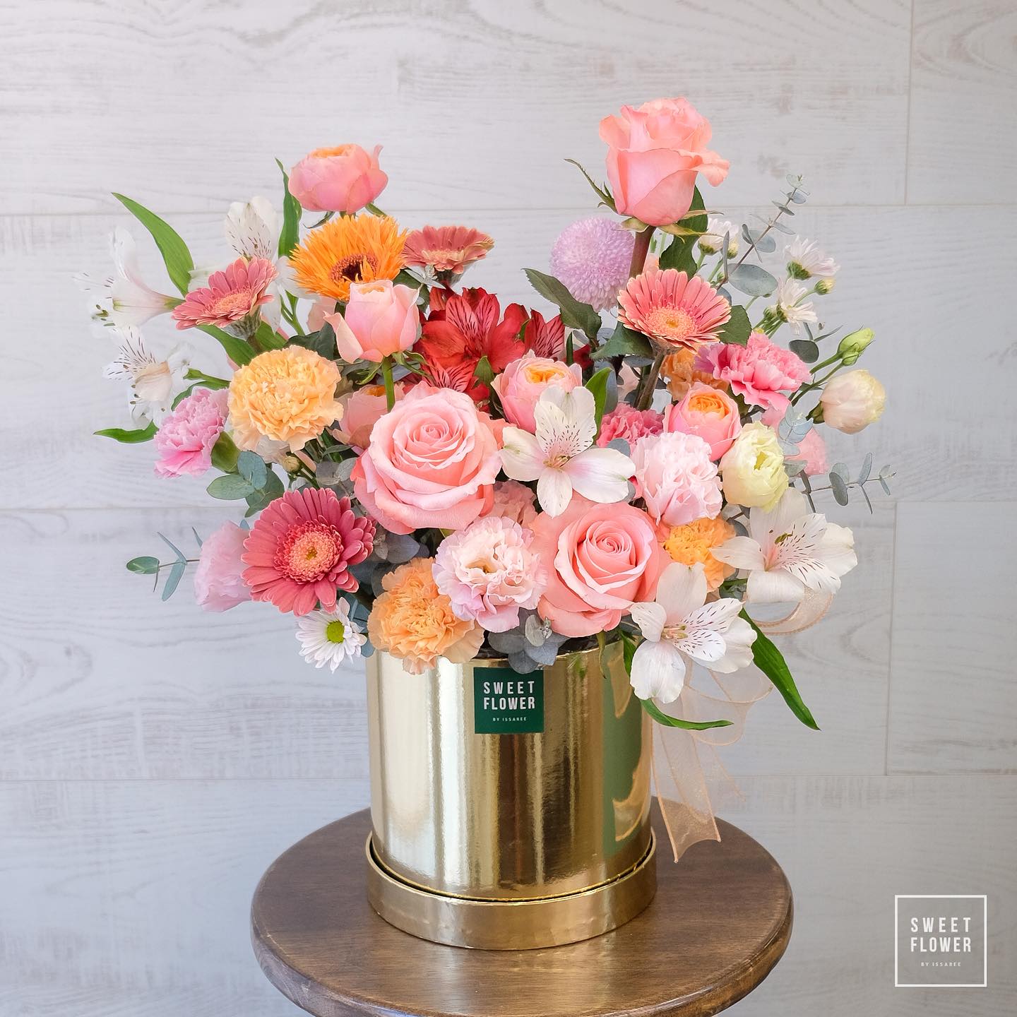 กล่อง หลากสี ดอกไม้หลัก กุหลาบ เยอบีร่า คาร์เนชั่น — ผลงานร้านดอกไม้ Sweetflower by Issaree