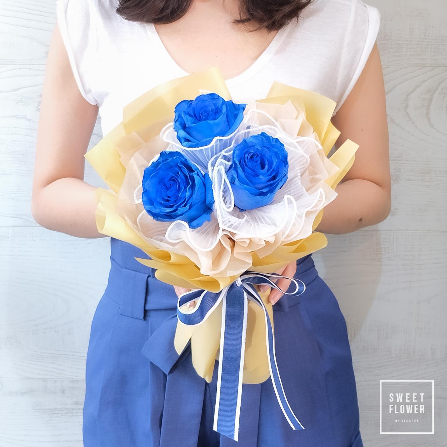 ช่อ ม่วง-ฟ้า หวาน ดอกไม้หลัก กุหลาบ — ผลงานร้านดอกไม้ Sweetflower by Issaree