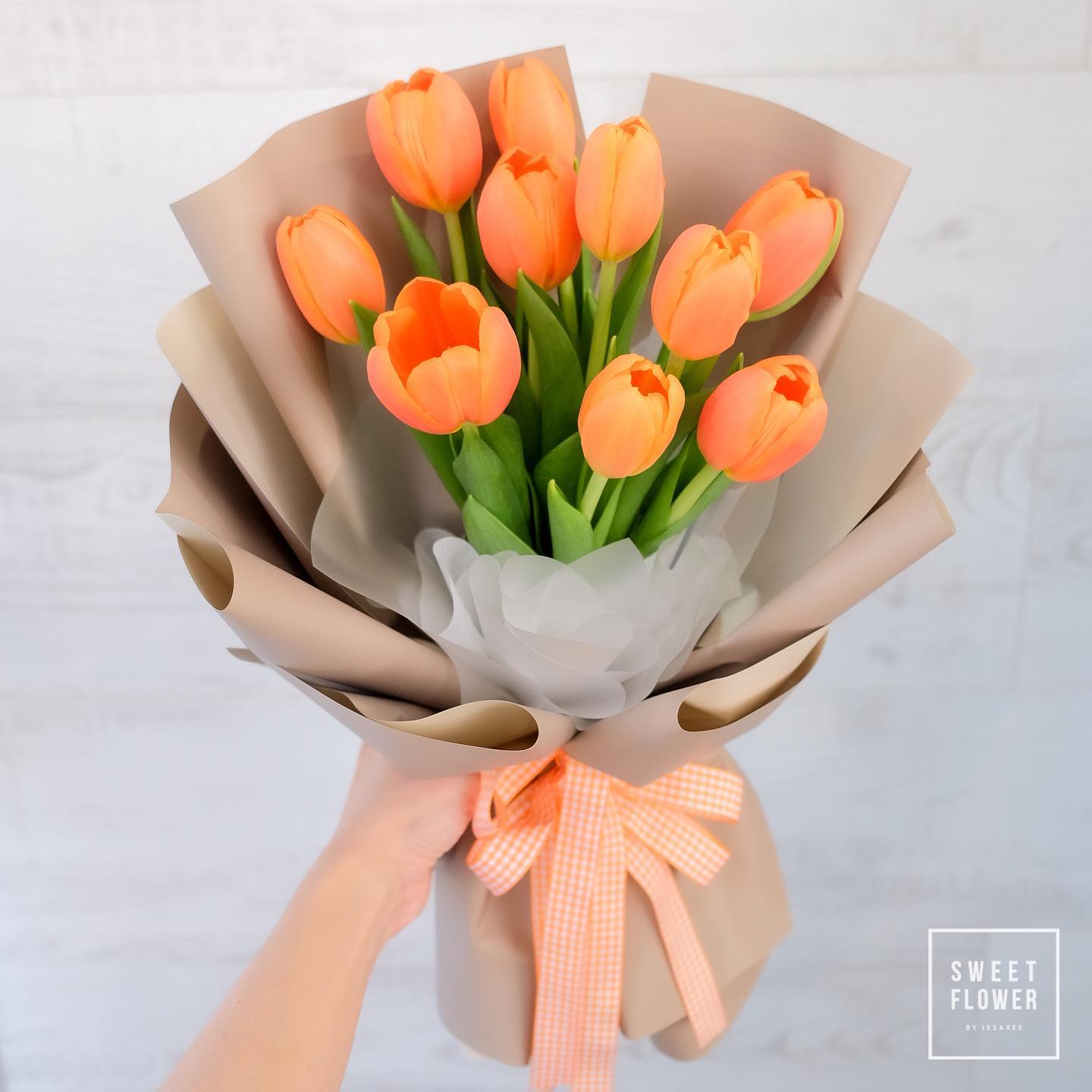 ช่อ เหลือง-ส้ม หวาน ดอกไม้หลัก ทิวลิป — ผลงานร้านดอกไม้ Sweetflower by Issaree