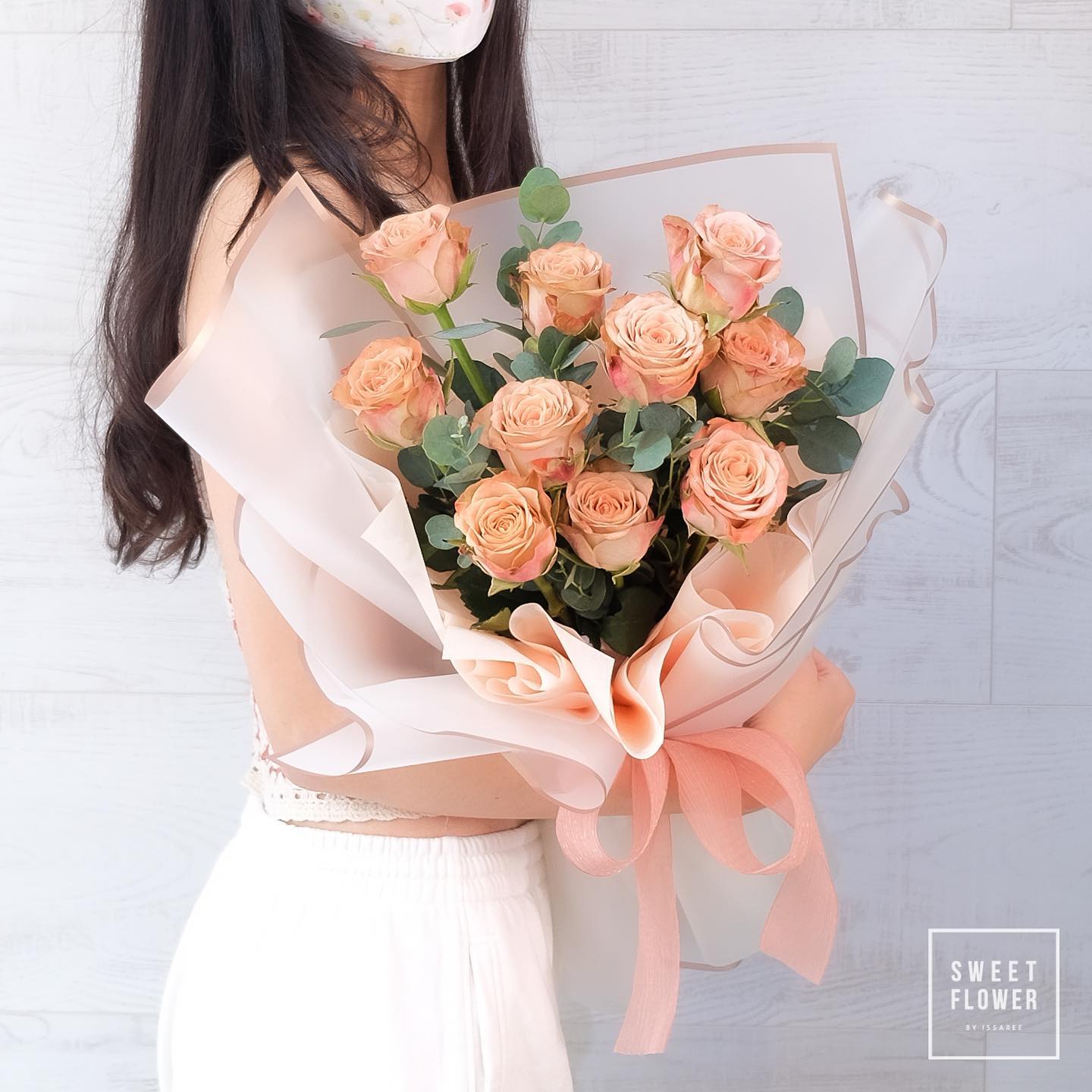 ช่อ เหลือง-ส้ม หวาน ดอกไม้หลัก กุหลาบ ยูคาลิปตัส/ใบไม้ — ผลงานร้านดอกไม้ Sweetflower by Issaree