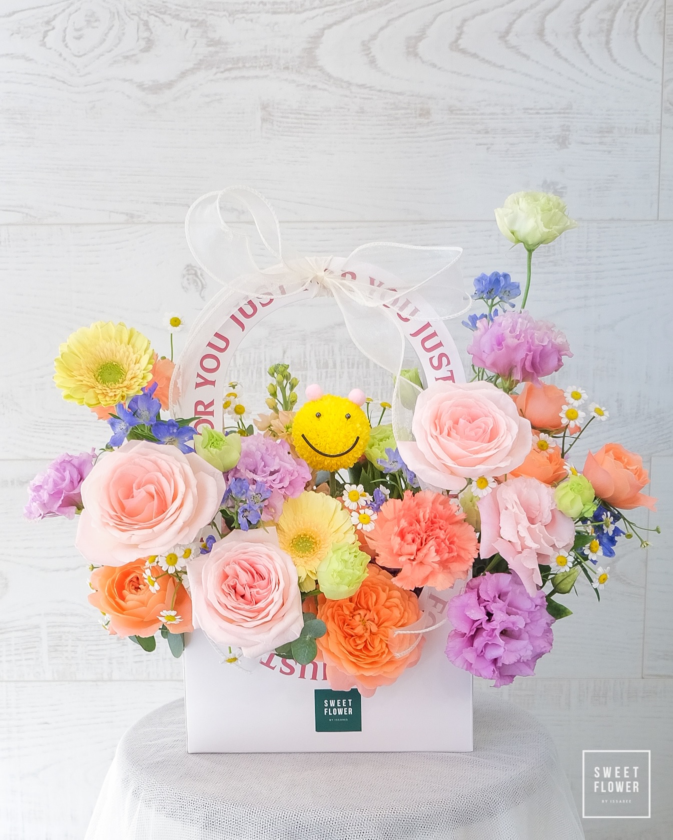 ตะกร้า หลากสี สดใส ดอกไม้หลัก กุหลาบ คาร์เนชั่น เยอบีร่า — ผลงานร้านดอกไม้ Sweetflower by Issaree — ภาพที่ 2 จาก 2