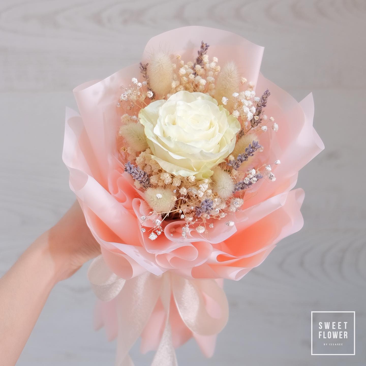 ช่อ พาสเทล หวาน ดอกไม้หลัก กุหลาบ เบบี้บรีธ/ยิปโซ ดอกไม้แห้ง — ผลงานร้านดอกไม้ Sweetflower by Issaree