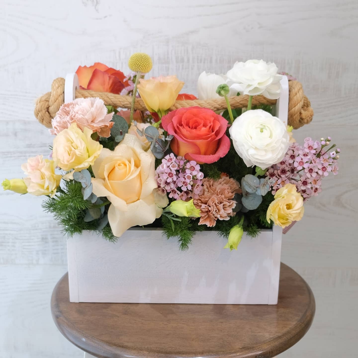 กล่อง หลากสี หวาน ดอกไม้หลัก กุหลาบ ทิวลิป คาร์เนชั่น — ผลงานร้านดอกไม้ Sweetflower by Issaree — ภาพที่ 3 จาก 4