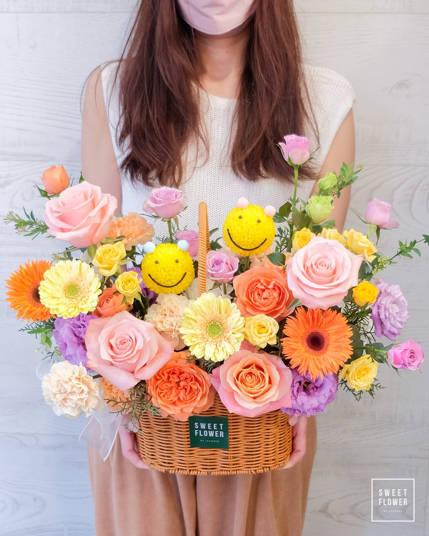ตะกร้า สดใส สดใส ดอกไม้หลัก กุหลาบ เยอบีร่า อื่นๆ — ผลงานร้านดอกไม้ Sweetflower by Issaree