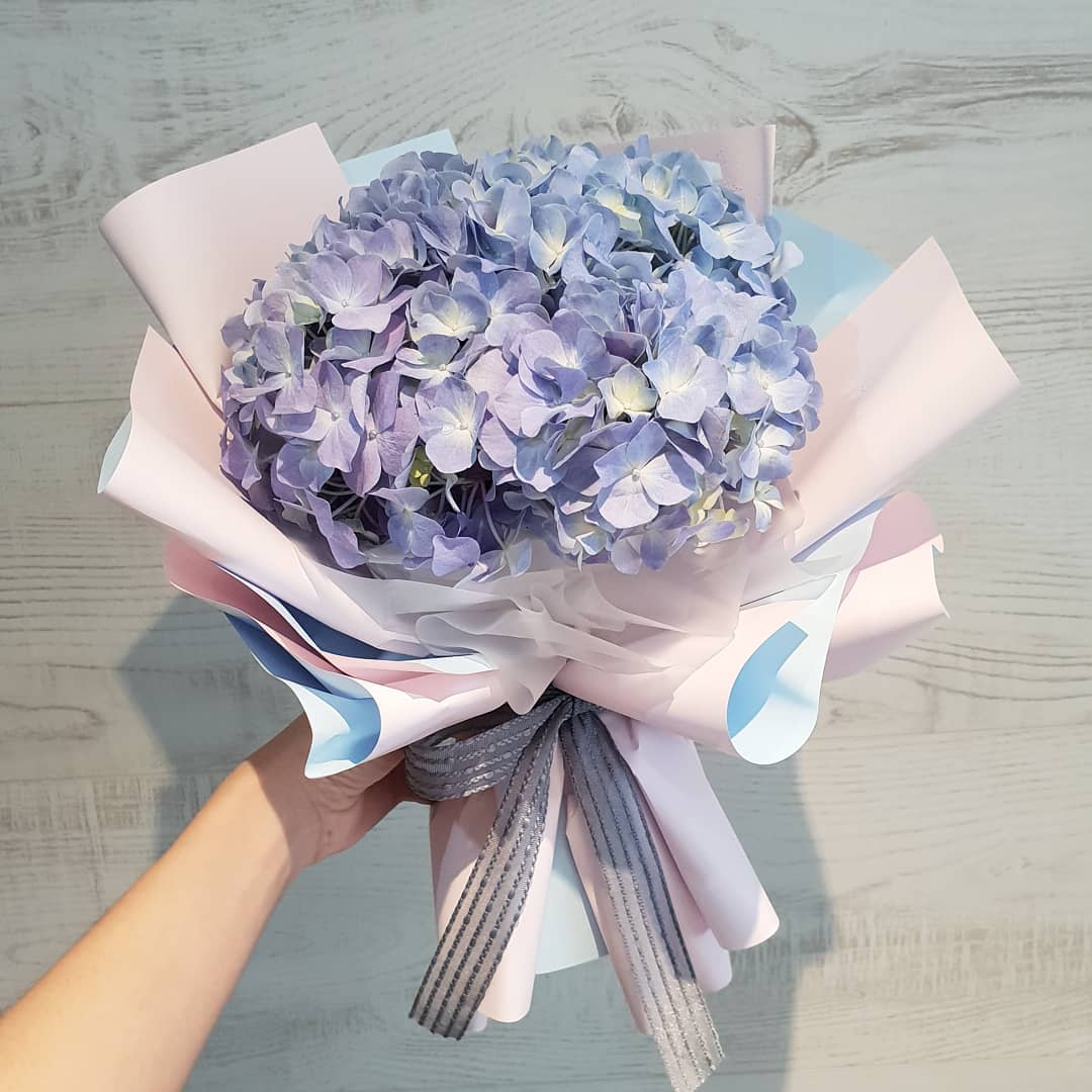 ช่อ ม่วง-ฟ้า หวาน ดอกไม้หลัก ไฮเดรนเยีย — ผลงานร้านดอกไม้ Sweetflower by Issaree