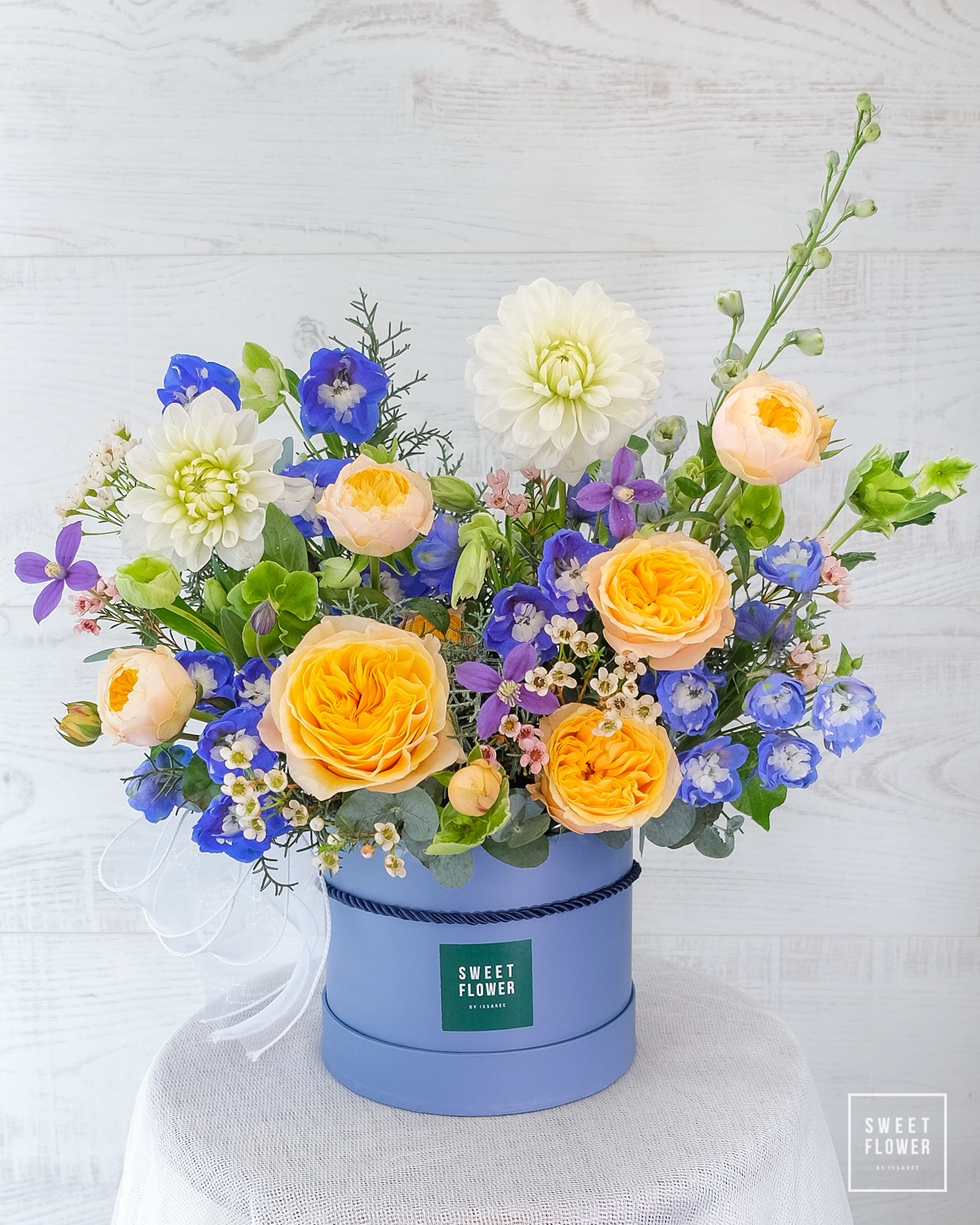 กล่อง หลากสี คลาสสิก ดอกไม้หลัก กุหลาบ ดาเลีย — ผลงานร้านดอกไม้ Sweetflower by Issaree — ภาพที่ 1 จาก 1