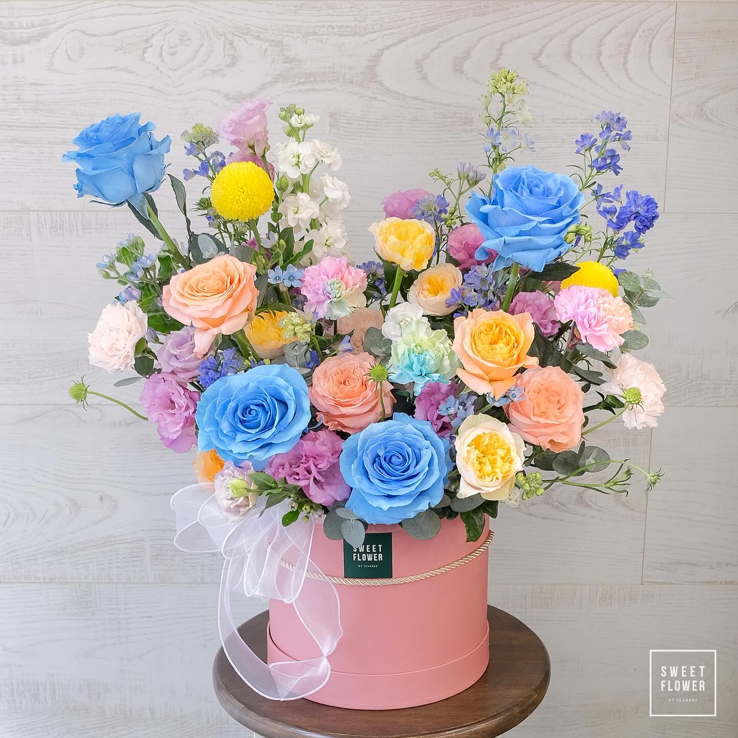 กล่อง หลากสี หวาน ดอกไม้หลัก กุหลาบ คาร์เนชั่น เบญจมาศ/มัม — ผลงานร้านดอกไม้ Sweetflower by Issaree
