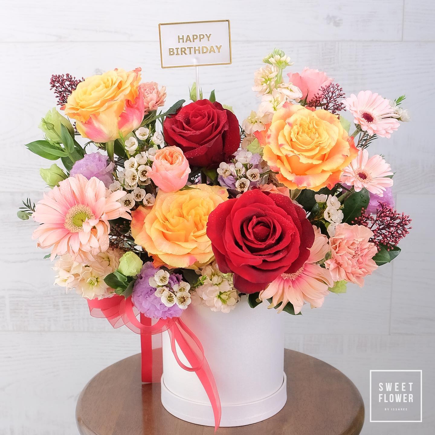 กล่อง หลากสี หวาน ดอกไม้หลัก กุหลาบ เดซี่/มาร์กาเร็ต คาร์เนชั่น — ผลงานร้านดอกไม้ Sweetflower by Issaree
