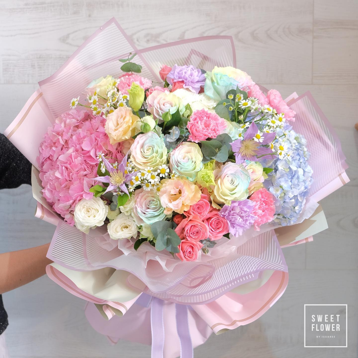 ช่อ พาสเทล หวาน ดอกไม้หลัก กุหลาบ ไฮเดรนเยีย คาร์เนชั่น — ผลงานร้านดอกไม้ Sweetflower by Issaree — ภาพที่ 4 จาก 4