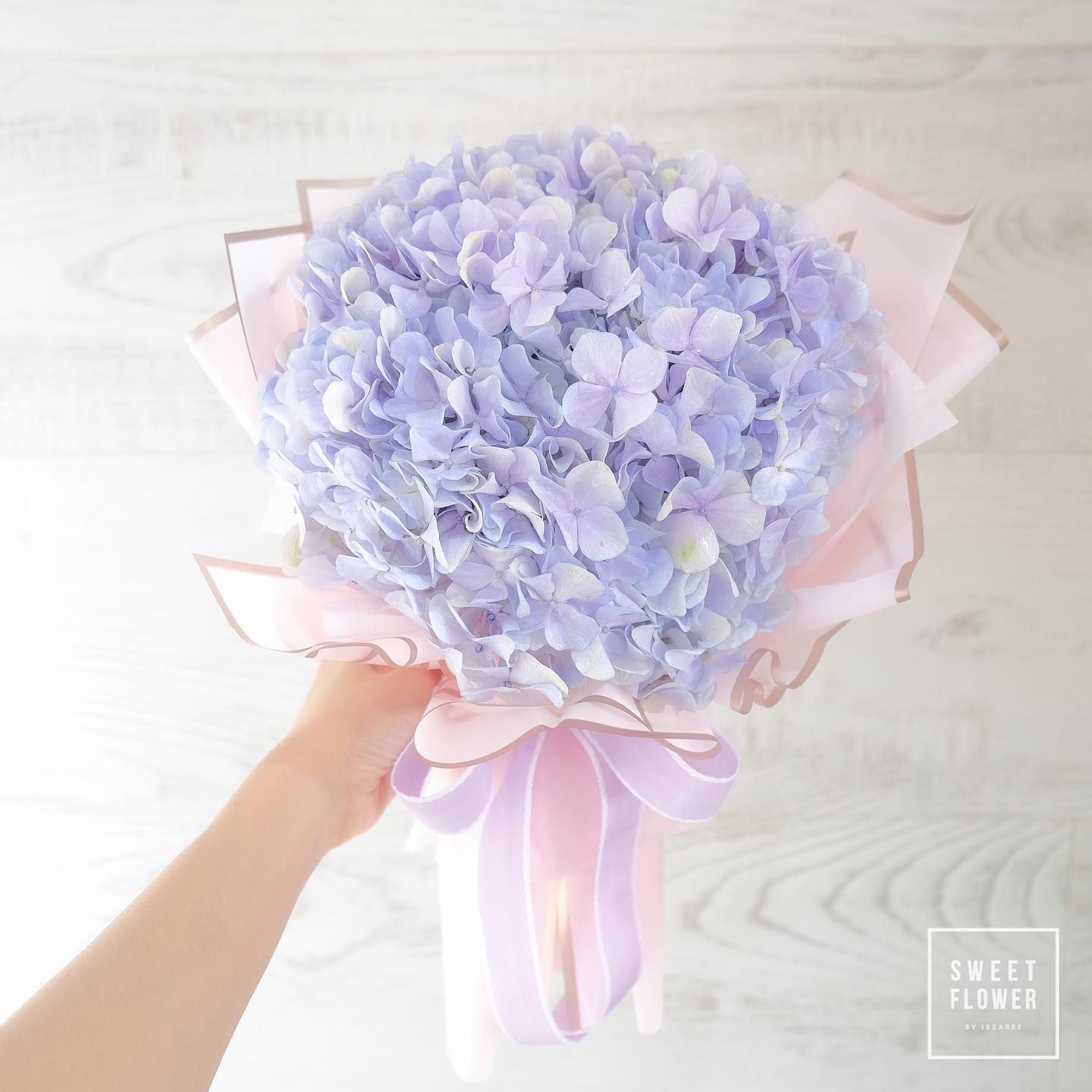 ช่อ ม่วง-ฟ้า หวาน ดอกไม้หลัก ไฮเดรนเยีย — ผลงานร้านดอกไม้ Sweetflower by Issaree