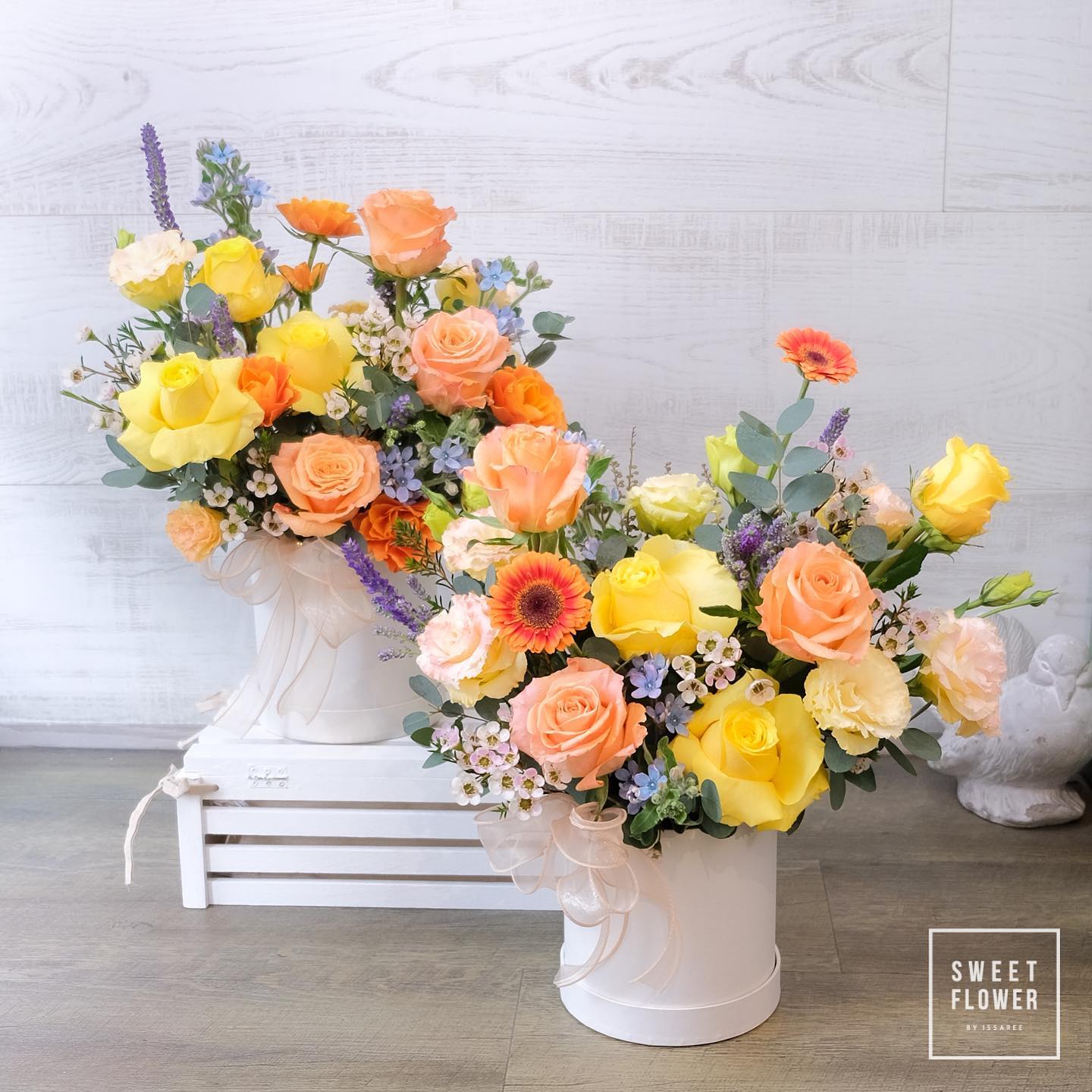 กล่อง เหลือง-ส้ม หวาน ดอกไม้หลัก กุหลาบ เยอบีร่า คาร์เนชั่น — ผลงานร้านดอกไม้ Sweetflower by Issaree