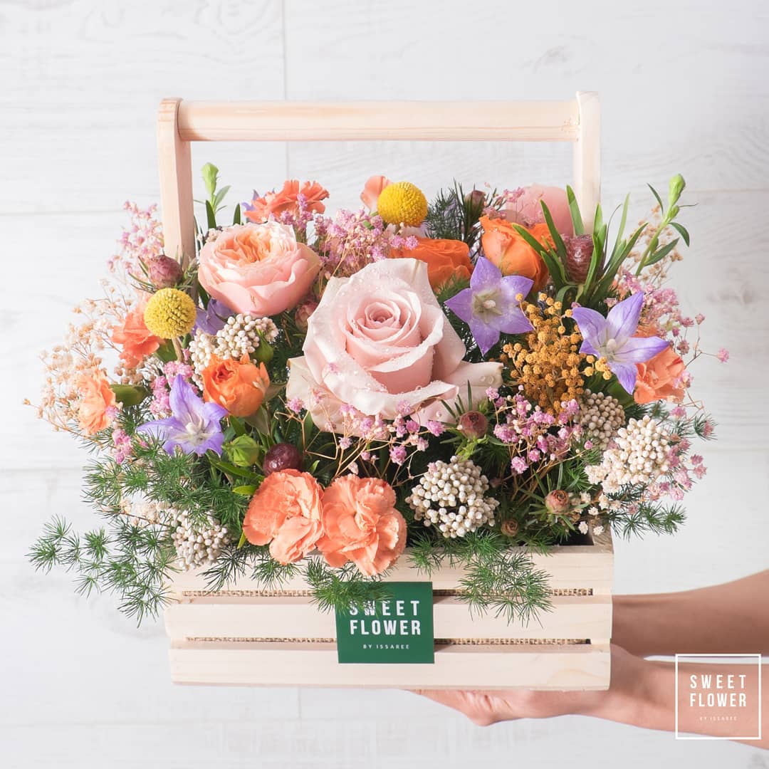 กล่อง หลากสี หวาน ดอกไม้หลัก กุหลาบ คาร์เนชั่น เบญจมาศ/มัม — ผลงานร้านดอกไม้ Sweetflower by Issaree — ภาพที่ 3 จาก 3