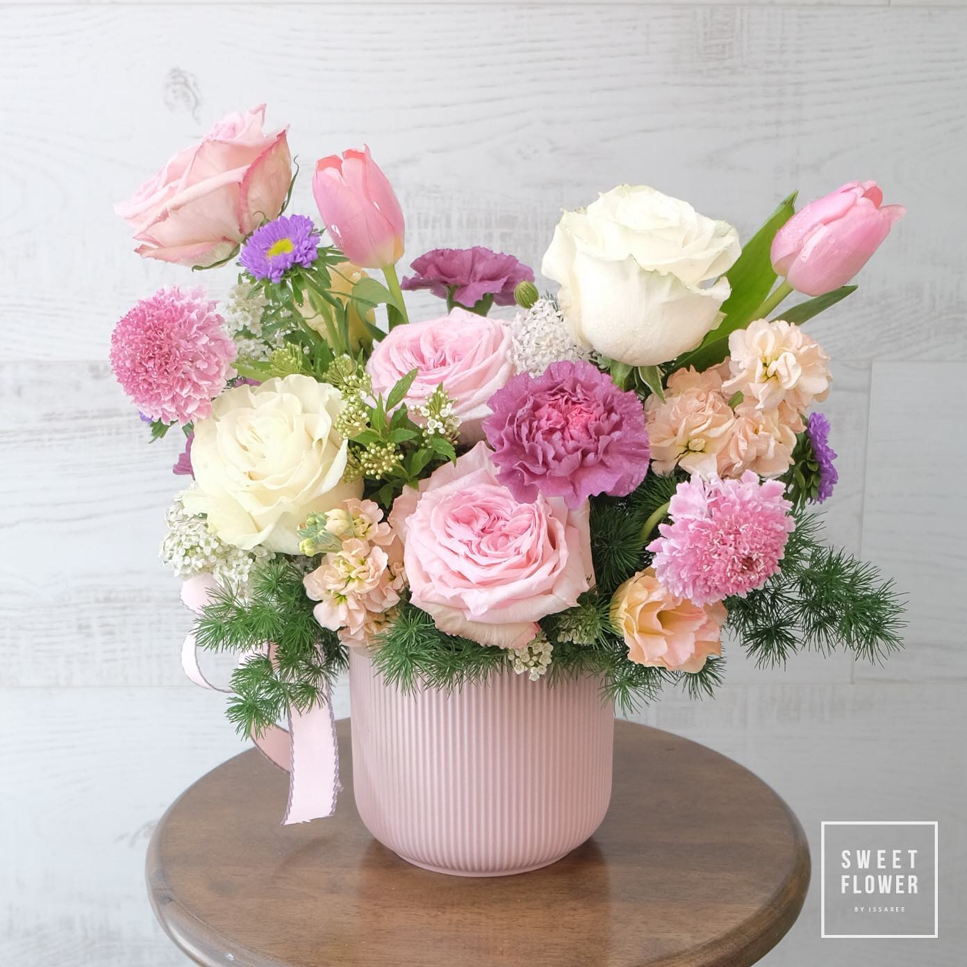 แจกัน พาสเทล หวาน ดอกไม้หลัก กุหลาบ ทิวลิป คาร์เนชั่น — ผลงานร้านดอกไม้ Sweetflower by Issaree — ภาพที่ 6 จาก 6