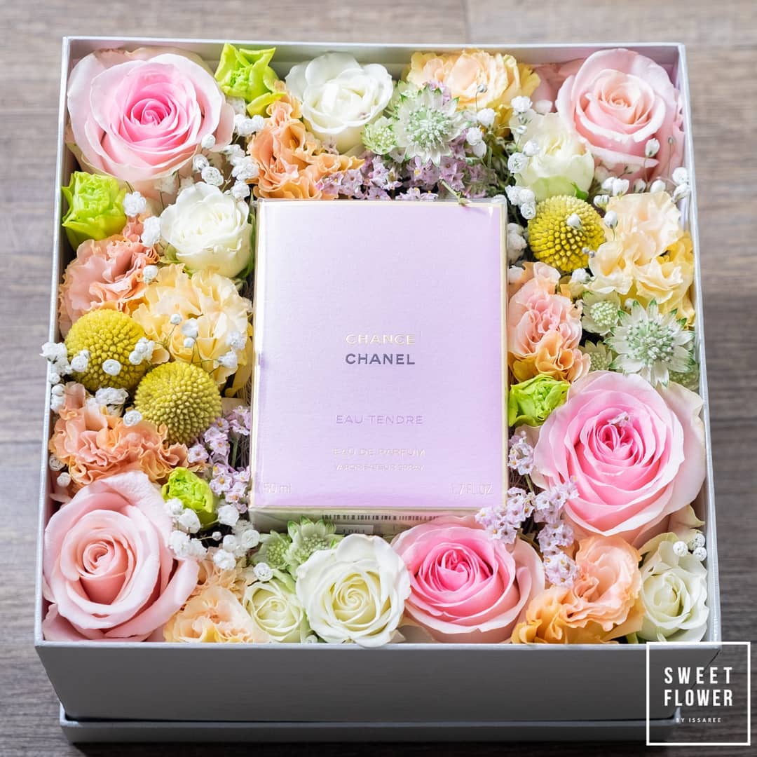 กล่อง พาสเทล ดอกไม้หลัก กุหลาบ คาร์เนชั่น เบญจมาศ/มัม — ผลงานร้านดอกไม้ Sweetflower by Issaree