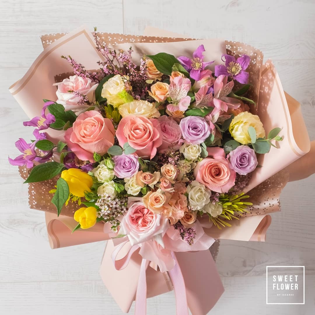 ช่อ พาสเทล หวาน ดอกไม้หลัก กุหลาบ กล้วยไม้ คาร์เนชั่น — ผลงานร้านดอกไม้ Sweetflower by Issaree — ภาพที่ 2 จาก 2