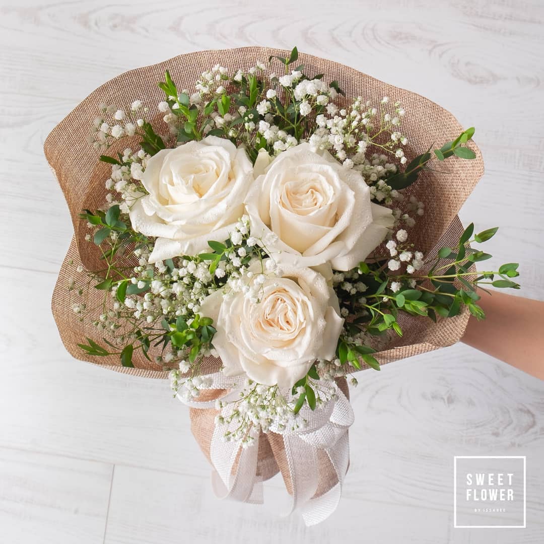 ช่อ ขาว-เขียว หวาน ดอกไม้หลัก กุหลาบ เบบี้บรีธ/ยิปโซ — ผลงานร้านดอกไม้ Sweetflower by Issaree — ภาพที่ 2 จาก 3