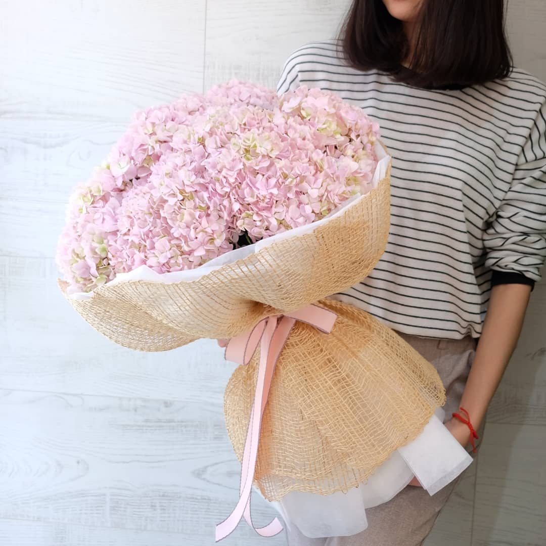 ช่อ พาสเทล หวาน ดอกไม้หลัก ไฮเดรนเยีย — ผลงานร้านดอกไม้ Sweetflower by Issaree