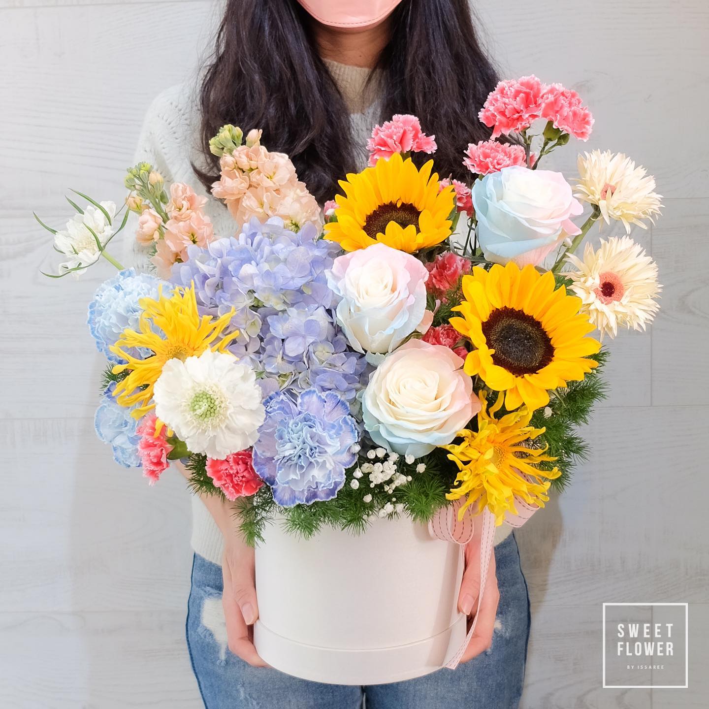 กล่อง หลากสี หวาน ดอกไม้หลัก ทานตะวัน ไฮเดรนเยีย กุหลาบ — ผลงานร้านดอกไม้ Sweetflower by Issaree