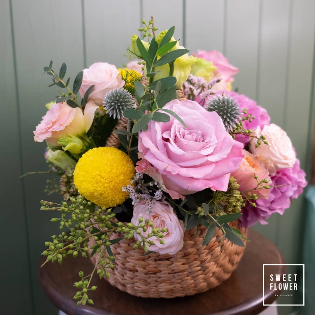 ตะกร้า พาสเทล หวาน ดอกไม้หลัก กุหลาบ ไฮเดรนเยีย เบญจมาศ/มัม — ผลงานร้านดอกไม้ Sweetflower by Issaree — ภาพที่ 2 จาก 2