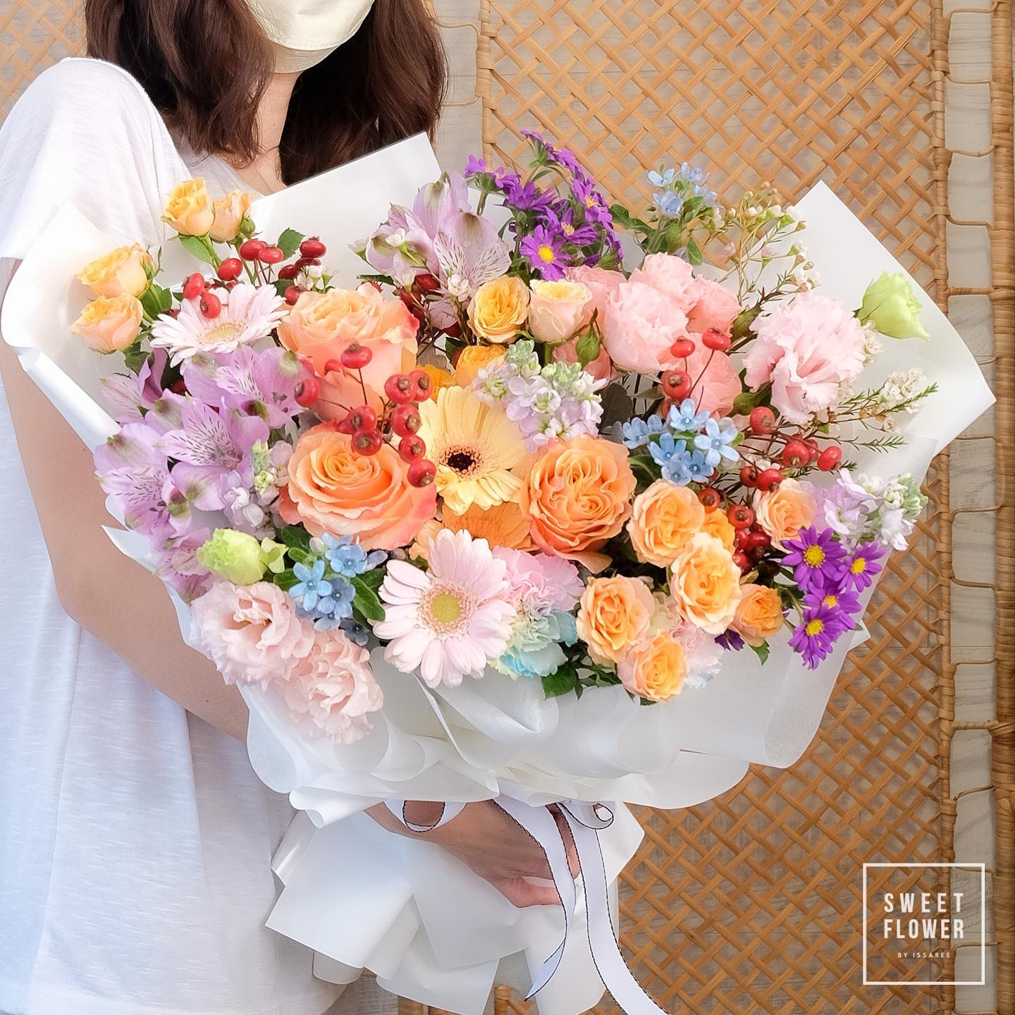 ช่อ หลากสี หวาน ดอกไม้หลัก กุหลาบ เยอบีร่า คาร์เนชั่น — ผลงานร้านดอกไม้ Sweetflower by Issaree