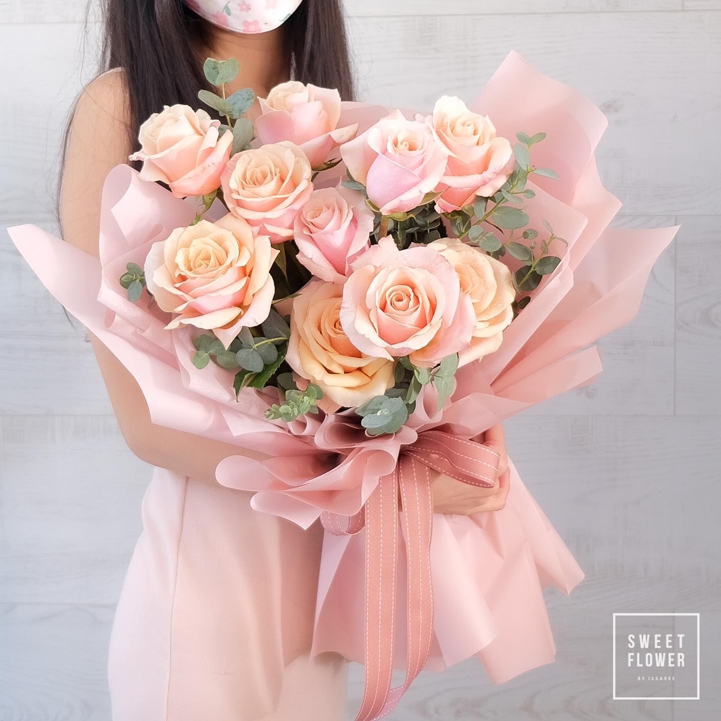 ช่อ พาสเทล หวาน ดอกไม้หลัก กุหลาบ ยูคาลิปตัส/ใบไม้ — ผลงานร้านดอกไม้ Sweetflower by Issaree — ภาพที่ 2 จาก 2