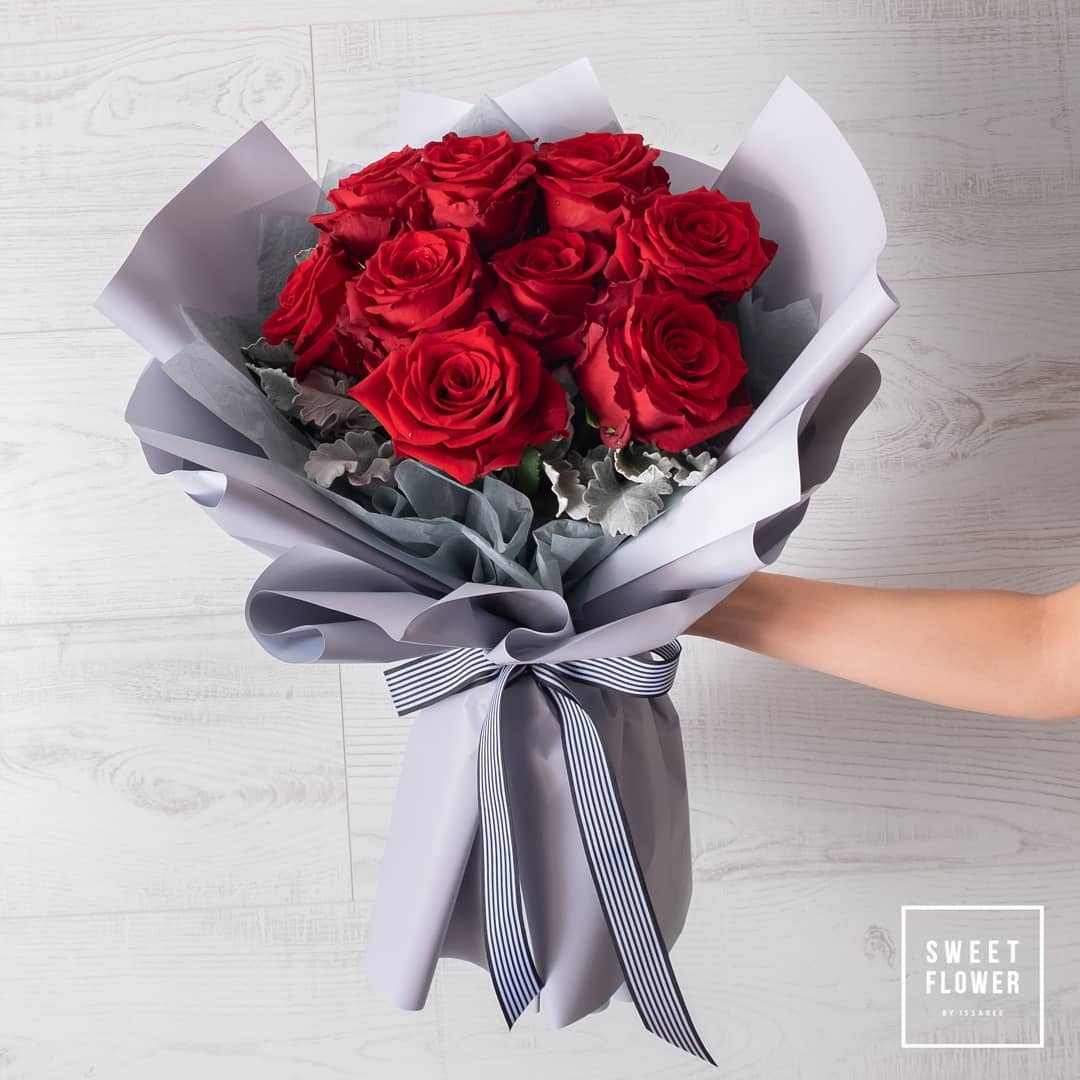 ช่อ แดงโรแมนติก คลาสสิก ดอกไม้หลัก กุหลาบ — ผลงานร้านดอกไม้ Sweetflower by Issaree — ภาพที่ 3 จาก 3