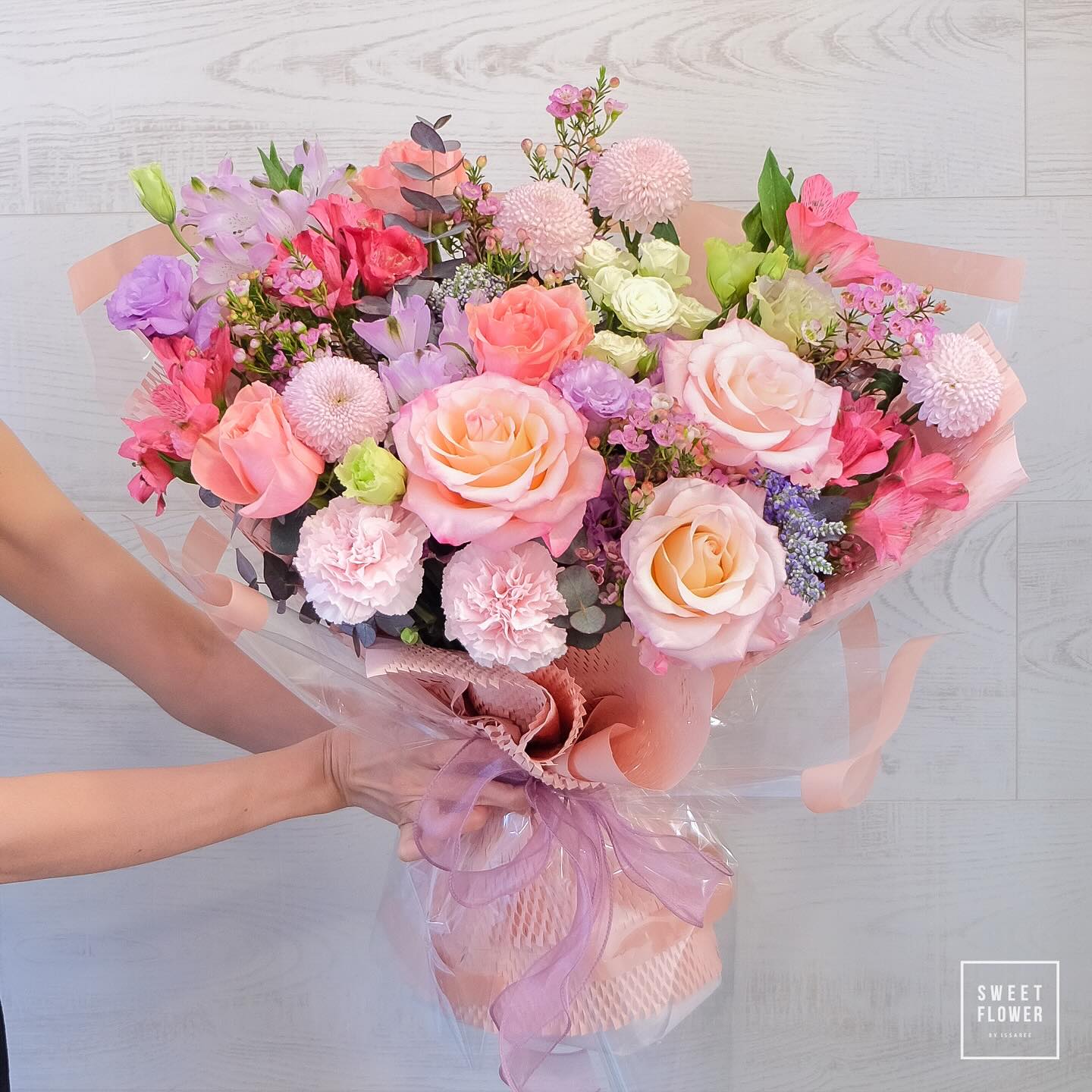ช่อ พาสเทล หวาน ดอกไม้หลัก กุหลาบ คาร์เนชั่น ลิลลี่ — ผลงานร้านดอกไม้ Sweetflower by Issaree